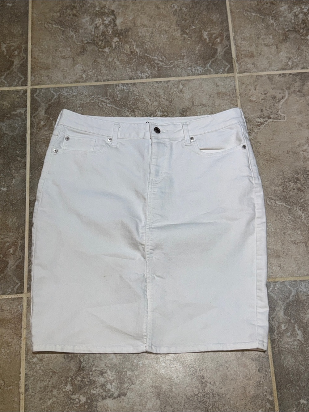 GAP White Pencil Skirt with Front Button Detail